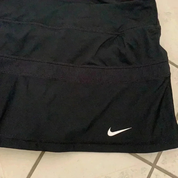 Nike - Picture 2 of 4